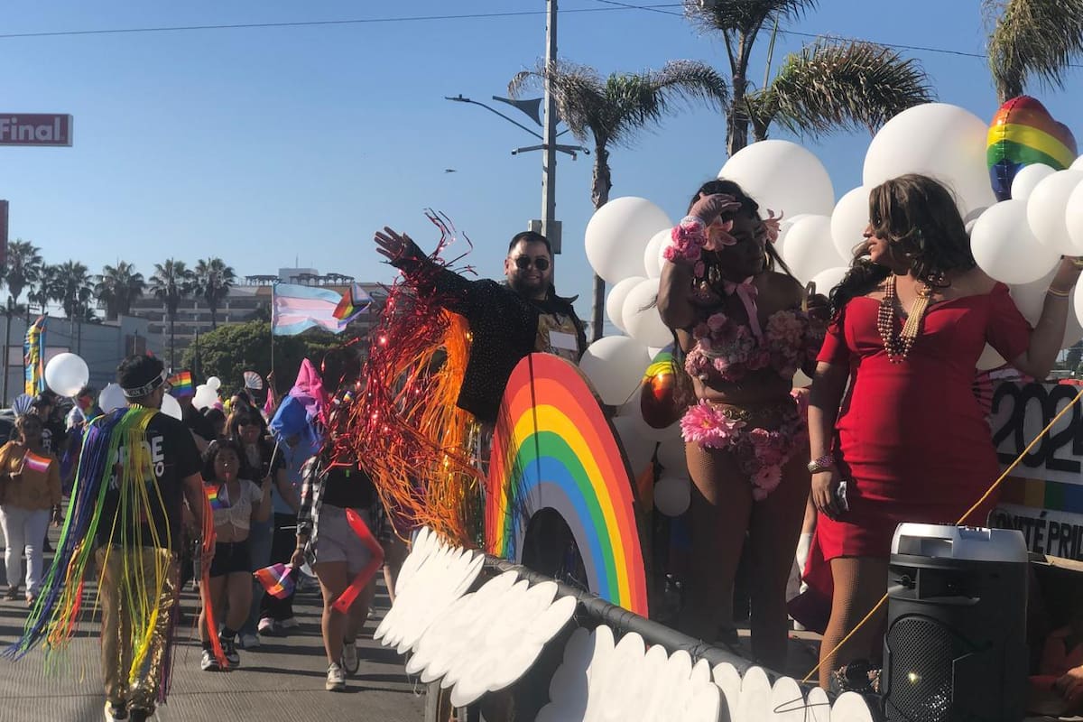 Celebran la marcha del orgullo en Rosarito