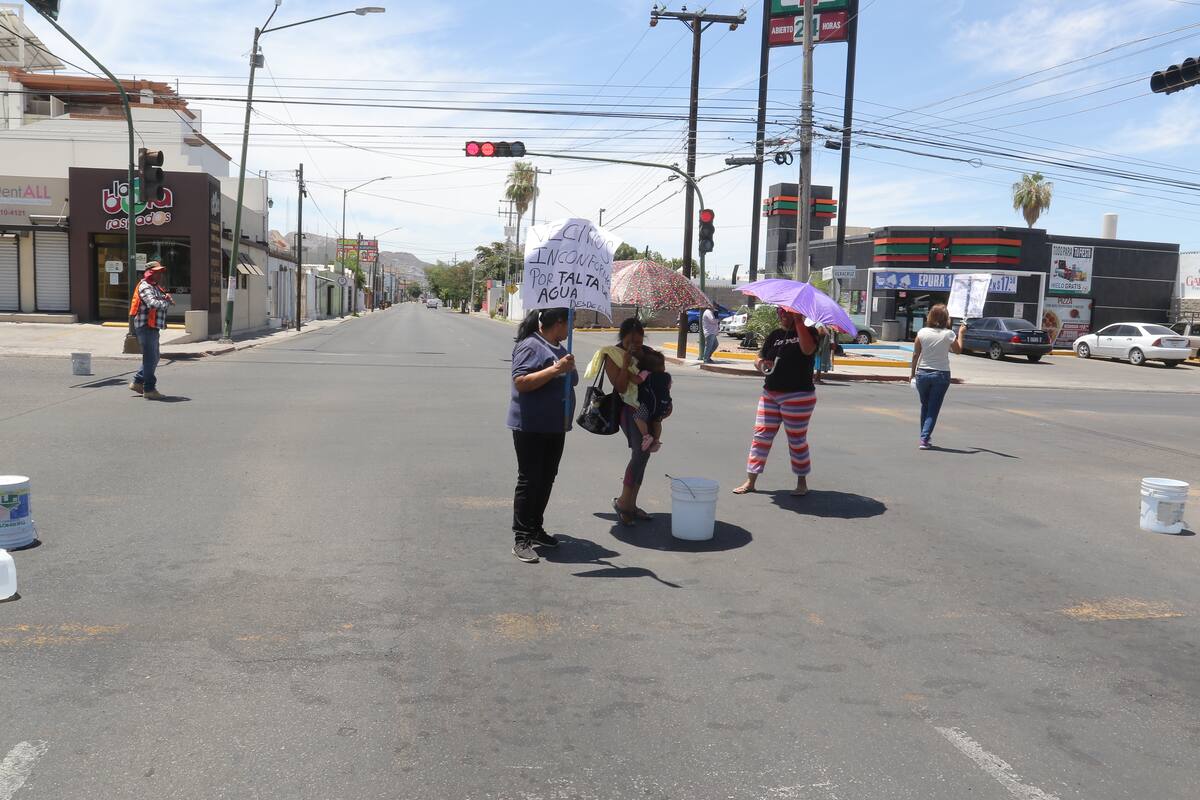 Falta de agua causa cierre de vialidades