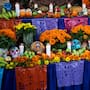 Del papel amate prehispánico al papel de China: así nació el papel picado que adorna las ofrendas en Día de Muertos