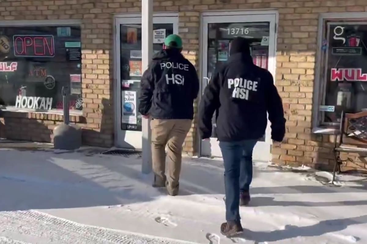 Agentes de ICE y DHS realizan operativo puerta a puerta en Minneapolis, Minnesota, por presunto fraude de 9 mil mdd en programas sociales