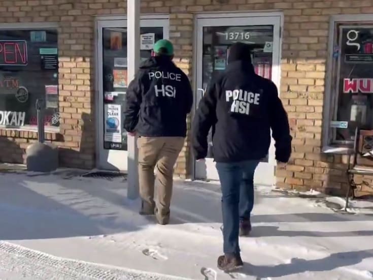 Agentes de ICE y DHS realizan operativo puerta a puerta en Minneapolis, Minnesota, por presunto fraude de 9 mil mdd en programas sociales