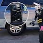 Tau Robotics, la empresa en EEUU que ofrece servicio de limpieza a domicilio utilizando robots humanoides por 30 dólares la hora