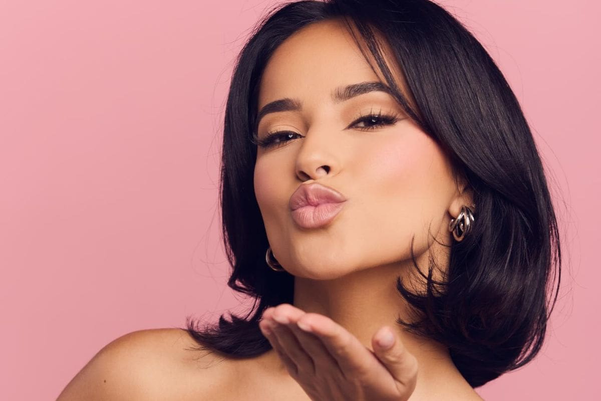 Becky G abre “Otro Capítulo” con su nuevo video y álbum