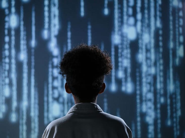 Uno de cada cuatro empleos puede ser reemplazado por IA: El avance de la inteligencia artificial ha causado más de 48 mil despidos en 2025, según un informe; Amazon, Meta e Intel encabezan la ola de recortes