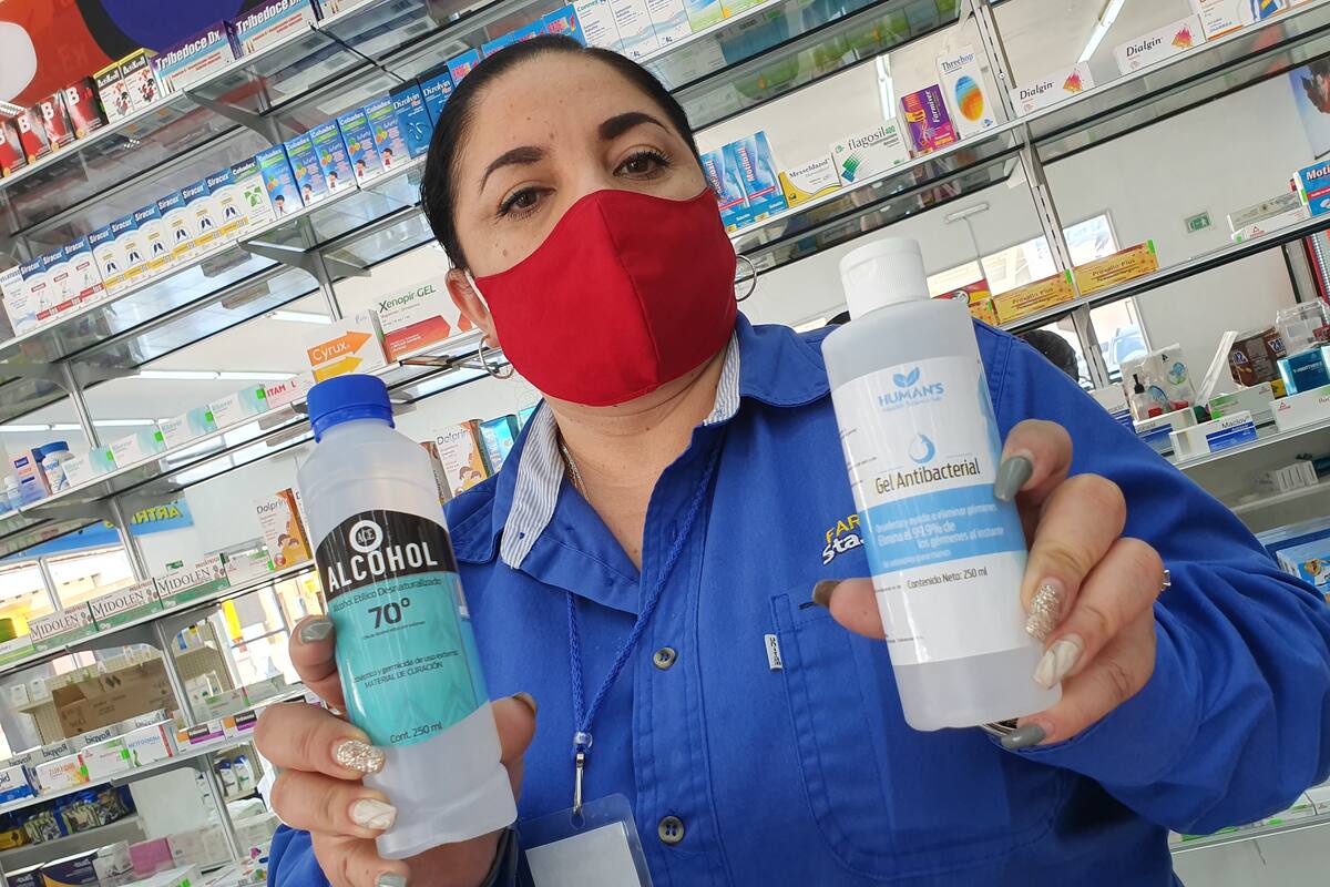 Reabastecen alcohol y gel antibacterial a farmacias