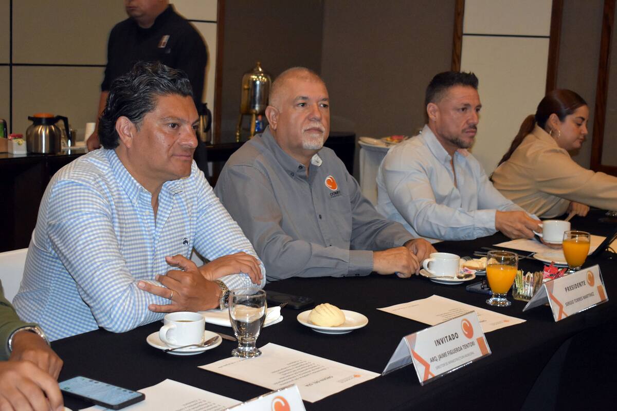 Informan a constructores de Ensenada avances en obra pública