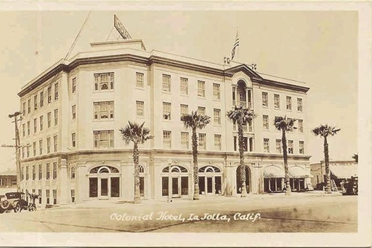 Explora La Jolla mientras sigues pistas de fantasmas en After Dark Ghost Hunt