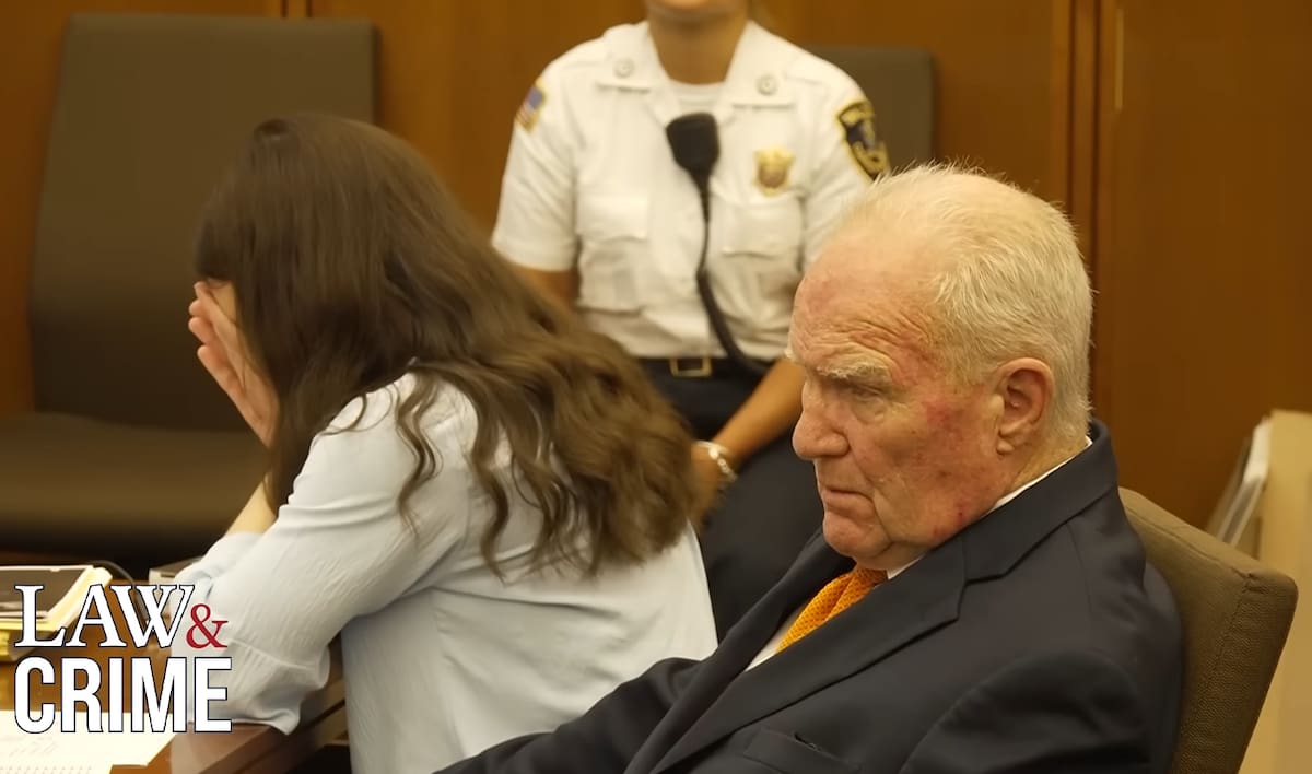 Lindsay Clancy escucha el desarrollo de su juicio en un tribunal de Massachusetts, donde un jurado determinará si era penalmente responsable cuando murieron sus tres hijos o si actuó bajo una grave enfermedad mental relacionada con el posparto.