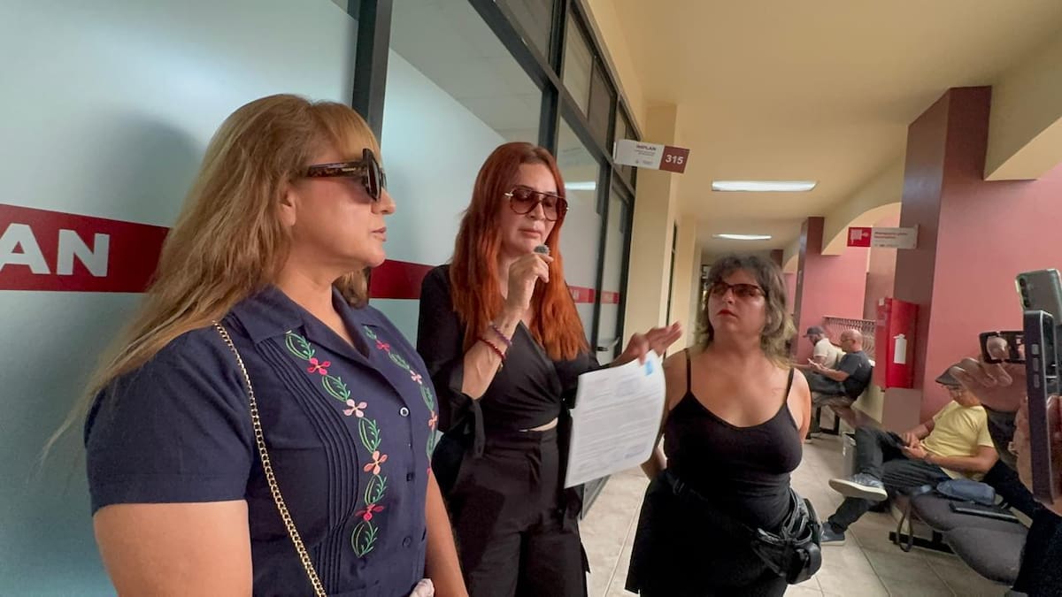 Integrantes de Voluntariado Rosarito y Huellitas Enjambre presentaron una denuncia ante Sindicatura y aseguran que les impidieron continuar con su labor en Control Animal.
Fotos: Carmen Gutiérrez.
