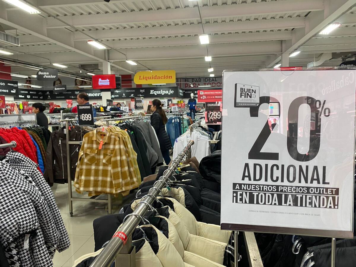 Consumidores tijuanenses acudieron a negocios participantes para aprovechar el final de la temporada.