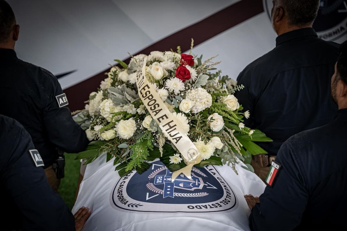 La FGE rindió homenaje póstumo a Humberto Martínez, agente asesinado en Tijuana tras 11 años de servicio. Foto: Border Zoom