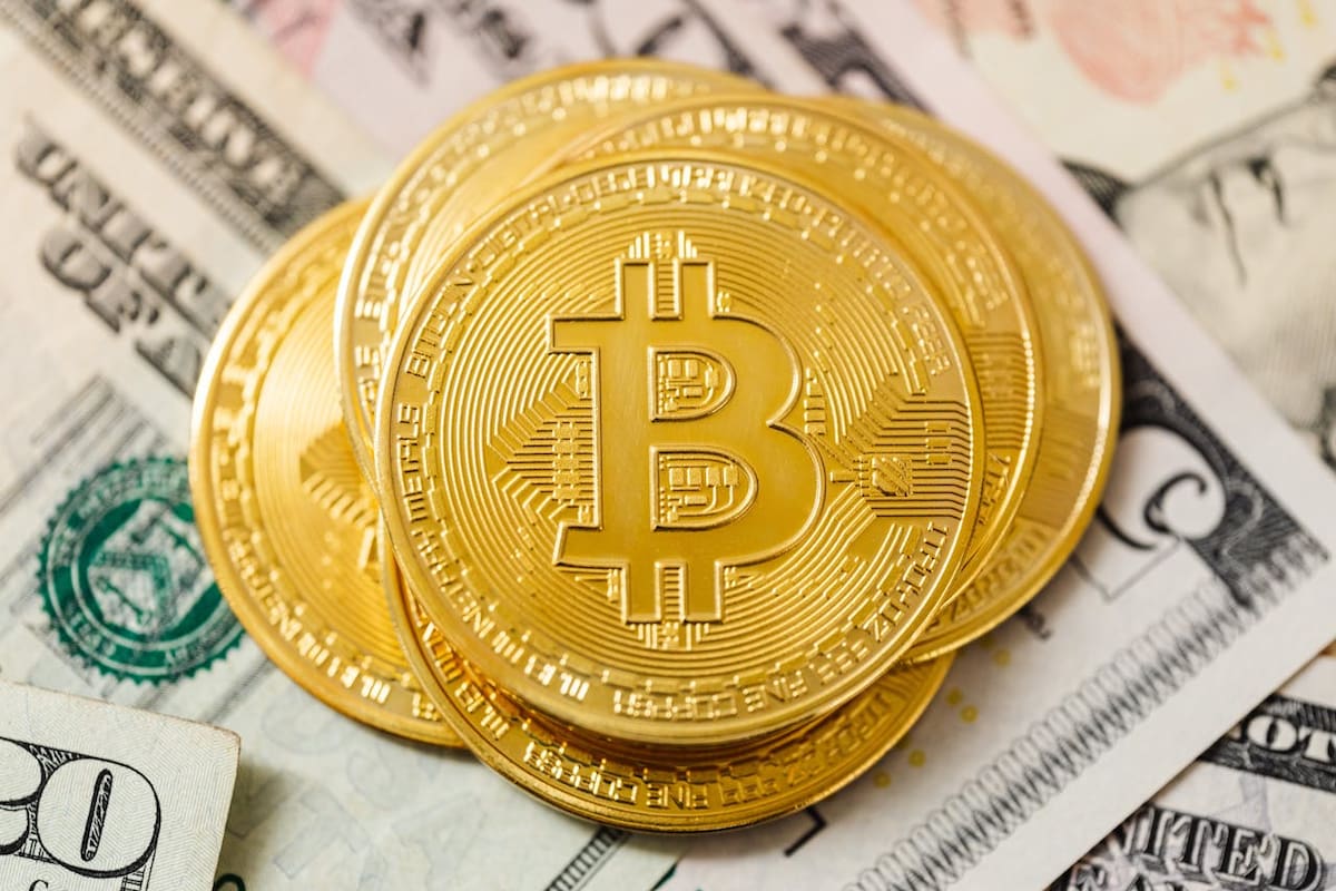 Bitcoin supera de nuevo los 100 mil dólares, tras alcanzar este nivel por primera vez la semana pasada