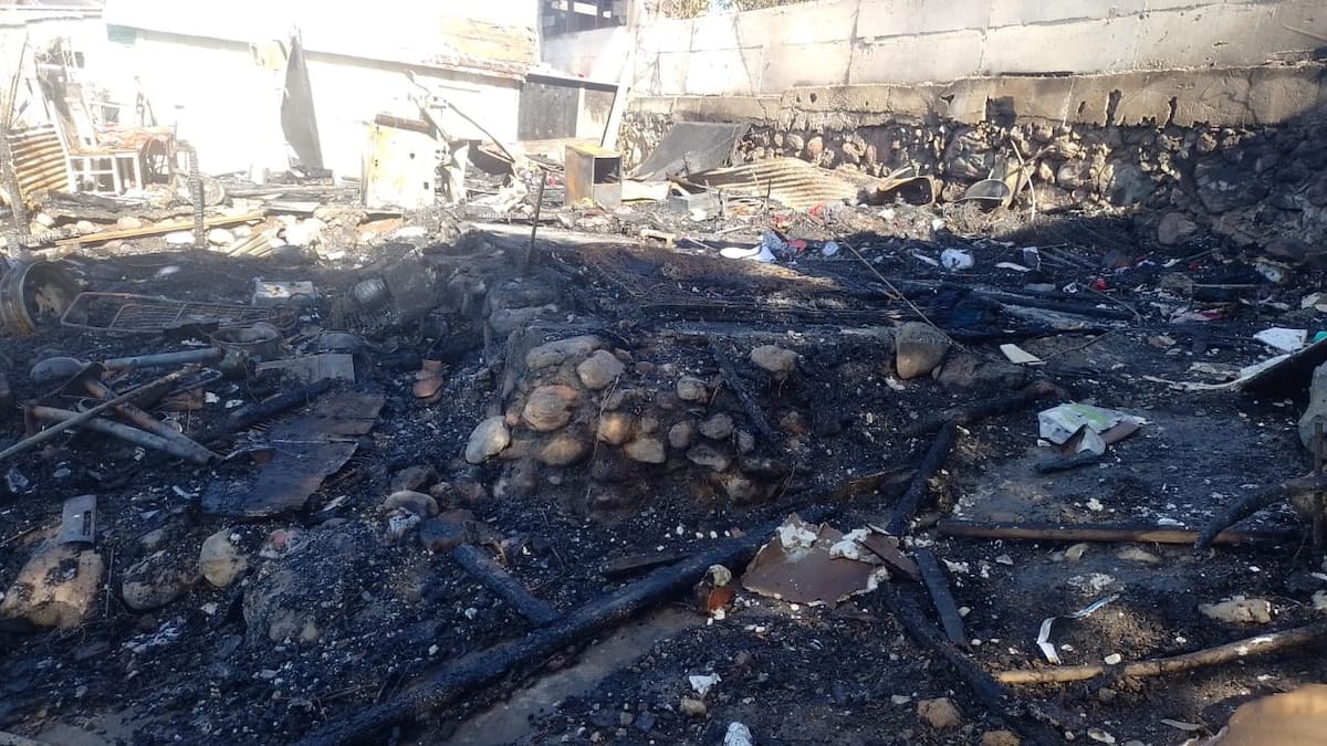 El siniestro ocurrió la madrugada del 25 de diciembre; no hubo lesionados, pero las pérdidas fueron totales. Foto: Cortesía