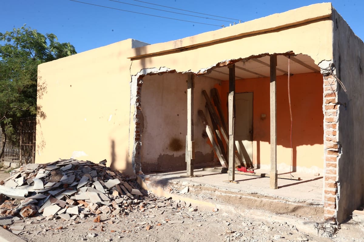 Jeep Cherokee choca contra vivienda en la colonia Palo Verde mientras familia dormía
