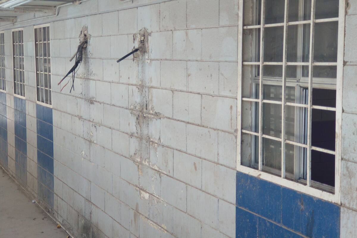 Urgen baños para el Centro Escolar Francisco Villa