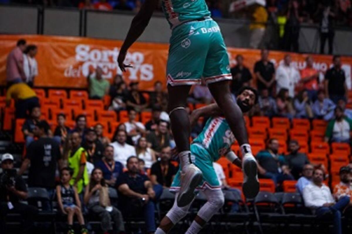 Soles apaleó a Correcaminos