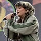 Lola Young cancela todas sus presentaciones próximas tras colapsar en concierto; “siento mucho defraudar”