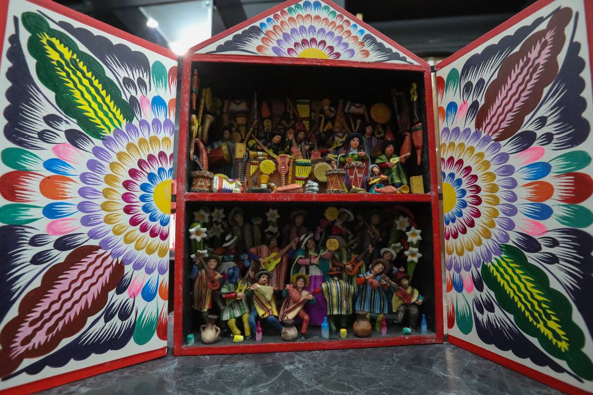 Artista peruano mantiene vivo el arte del retablo