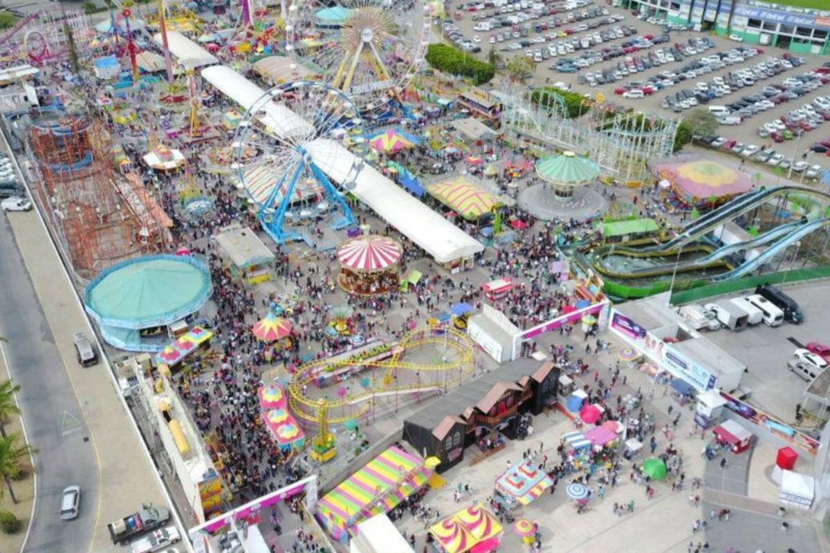Niñas resultan lesionadas en juego mecánico de la Feria de León