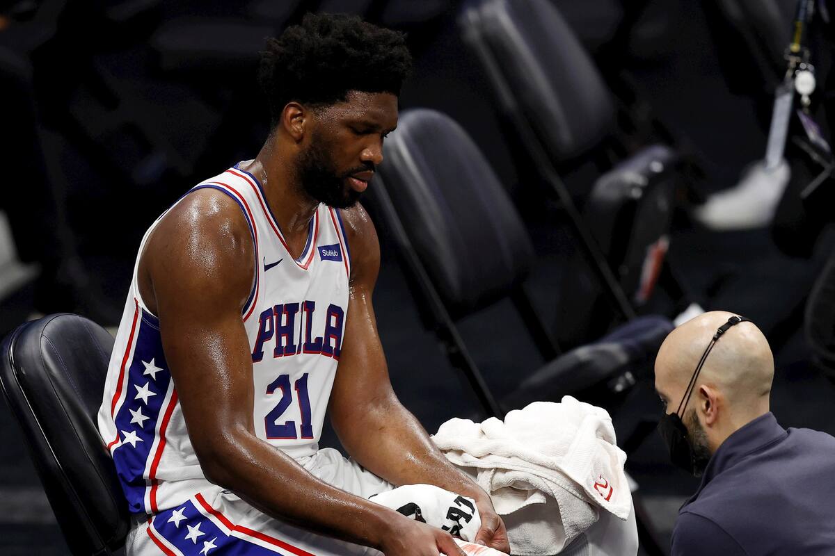 VIDEO FUERTE: Joel Embiid, estrella de 76ers, sufre terrible lesión