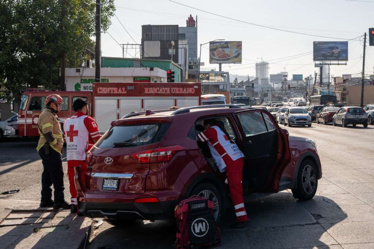 Dos vehículos colisionaron la mañana de este lunes en pleno Bulevar, dejando daños materiales y sin necesidad de traslados hospitalarios. Foto: Border Zoom
