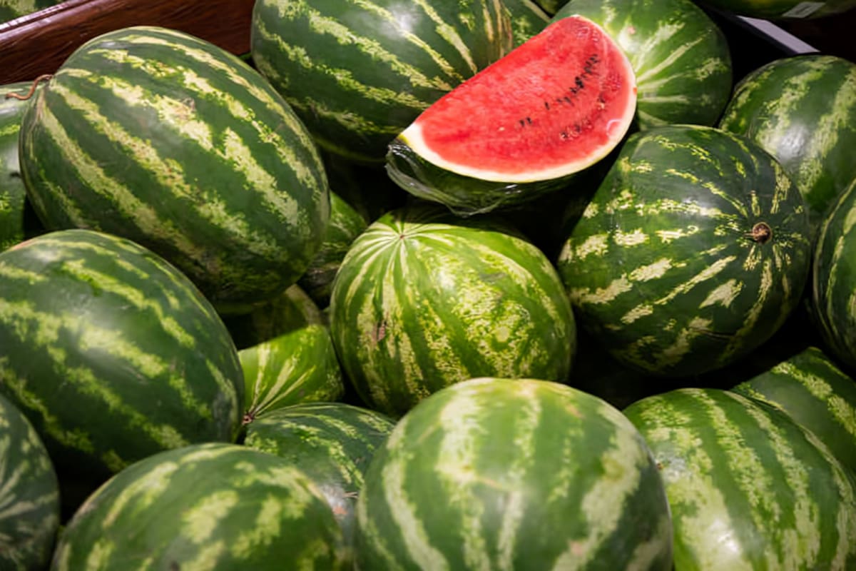 Expertos advierten por qué no es recomendable comprar fruta ya cortada en el supermercado