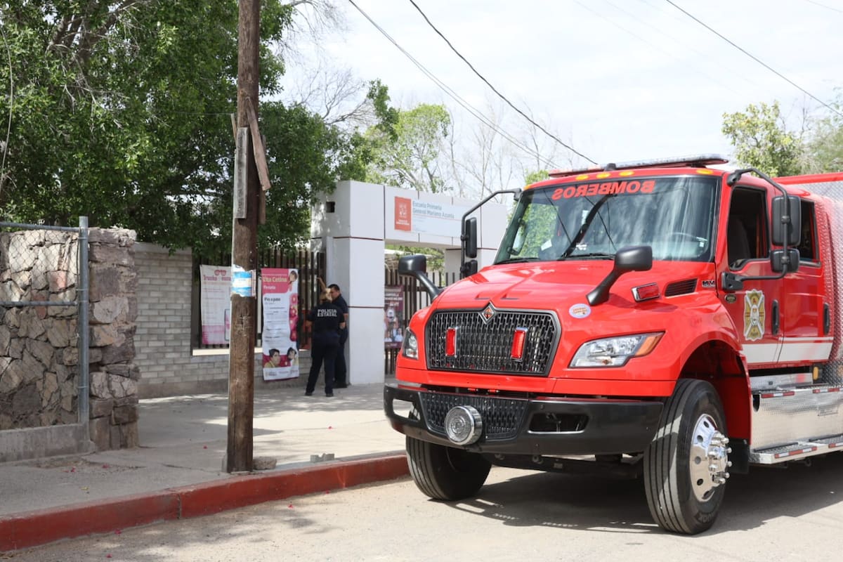 Evacúan escuela primaria en Hermosillo por corto circuito; revisan instalaciones tras explosión