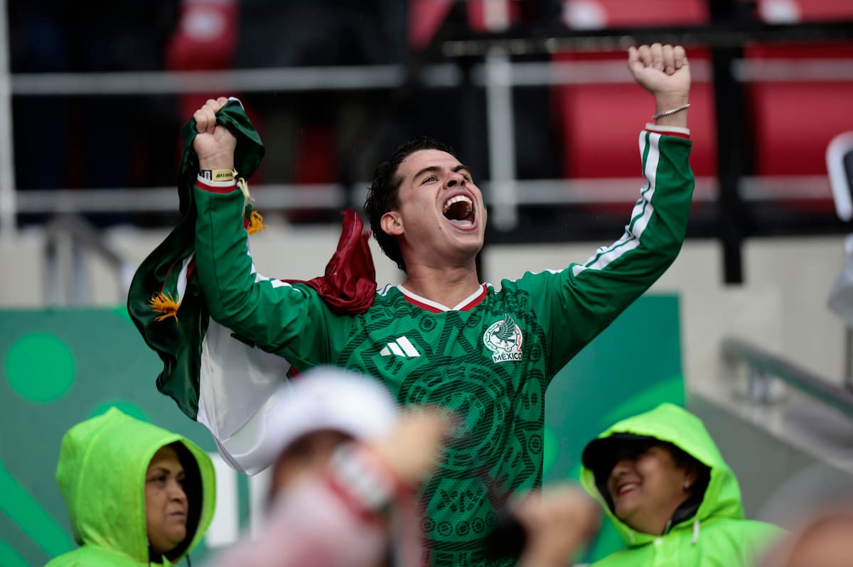 Un hincha mexicano reacciona antes del partido de octavos de final de la Copa Mundial de la FIFA 2026 entre México e Inglaterra, en la Ciudad de México, México, el 5 de julio de 2026. | Crédito: EFE/ Jose Mendez