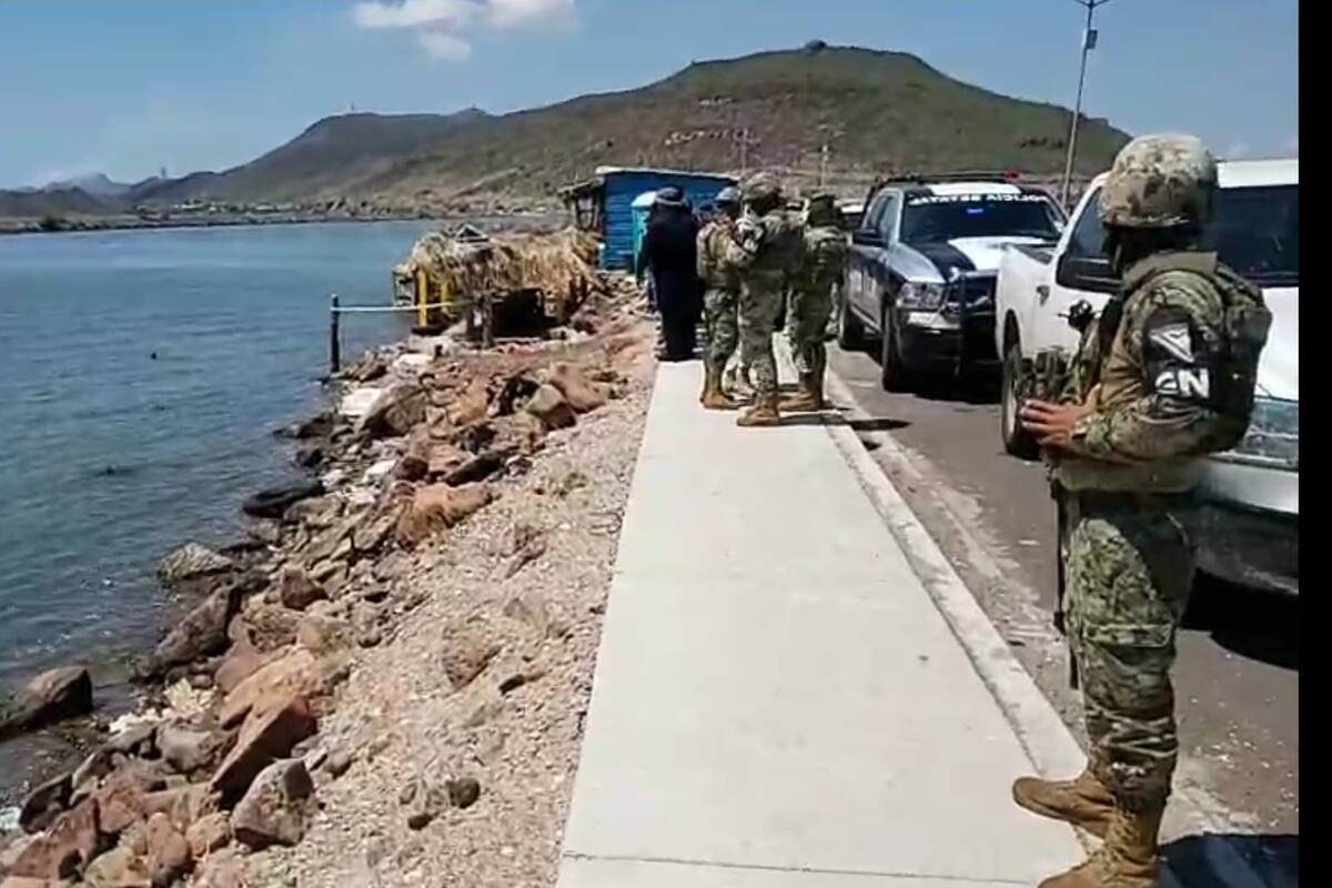 Hallan cuerpo de hombre flotando en puente de Douglas