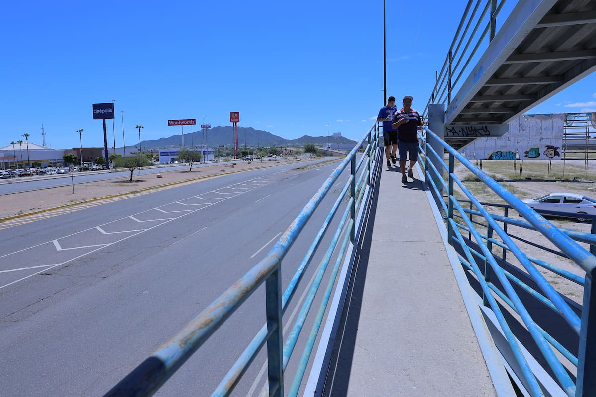 En Hermosillo prefieren arriesgarse en el tráfico a usar los puentes peatonales, ¿Cuáles son las razones?