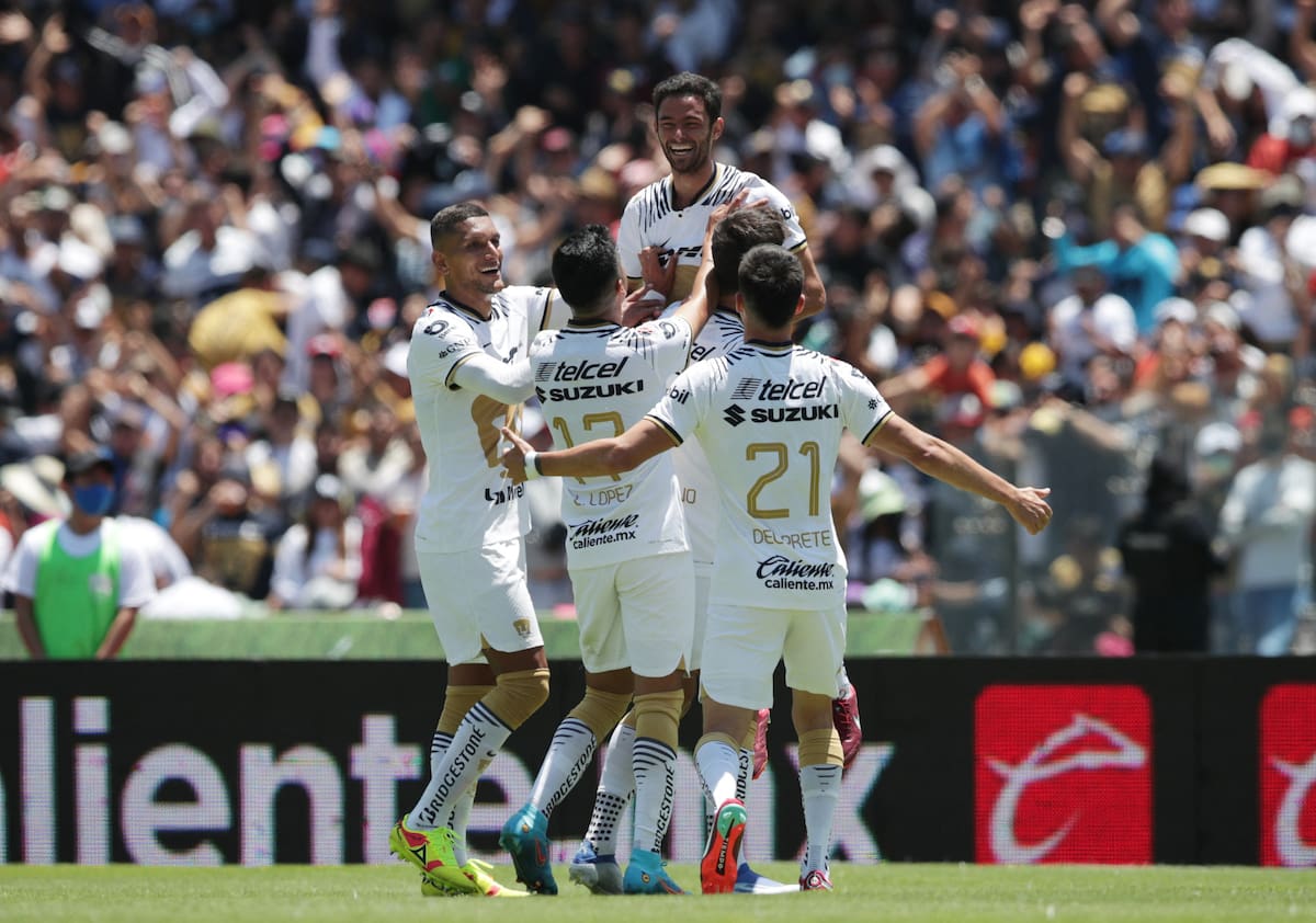 Foto de archivo de jugadores de Pumas UNAM celebrando tras anotar un gol en partido del torneo mexicano. Estadio Olímpico Universitario, Ciudad de México, México. 31 de julio de 2022.
REUTERS/Henry Romero