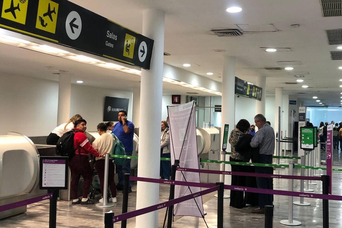 Controladores de tránsito aéreo denuncian malas condiciones laborales y trabajan bajo protesta