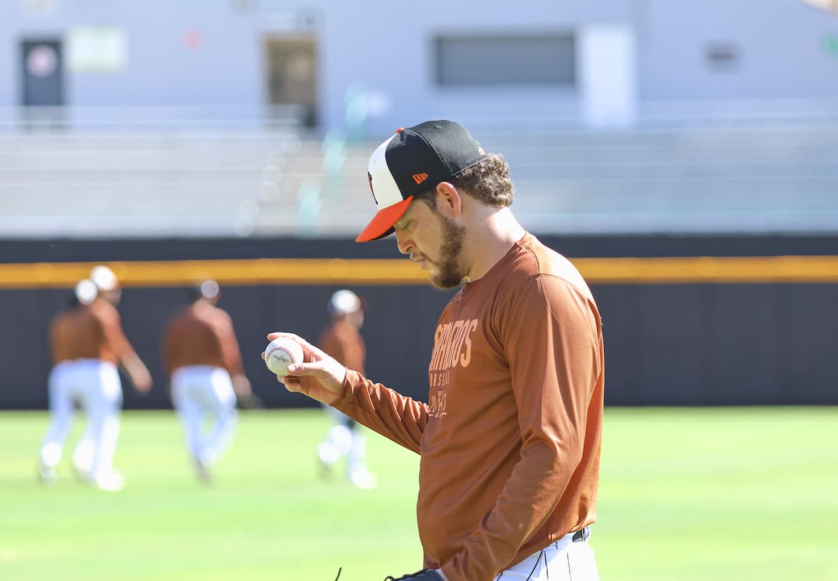 Wilmer Ríos durante la práctica de lanzadores. (Foto: Cortesía Naranjeros)