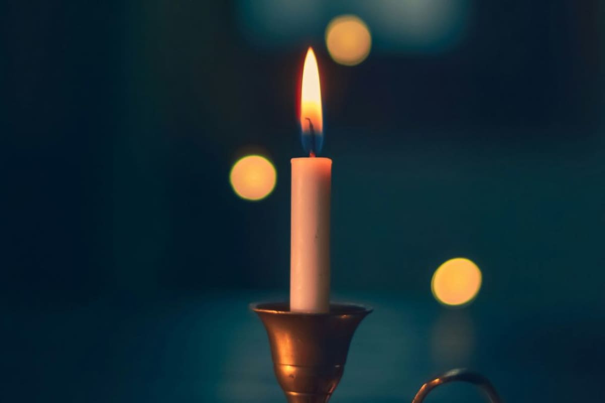 ¿Qué color de vela se prende para iniciar el año? El significado detrás del ritual más popular de fin de año