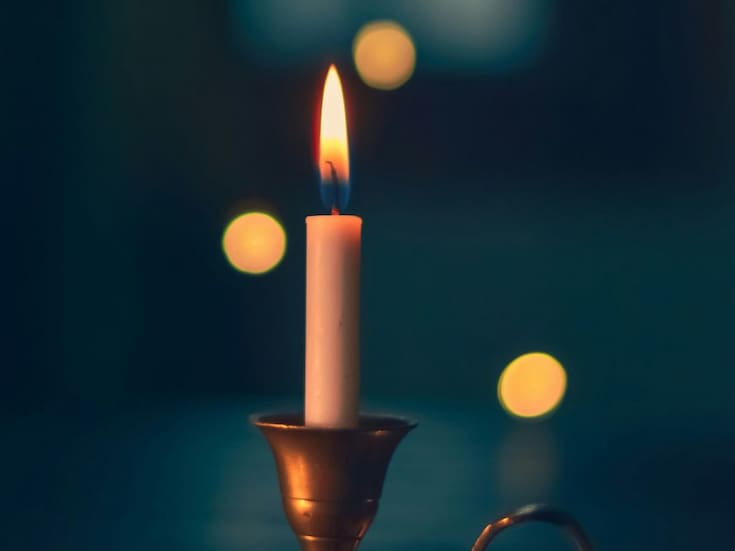 ¿Qué color de vela se prende para iniciar el año? El significado detrás del ritual más popular de fin de año