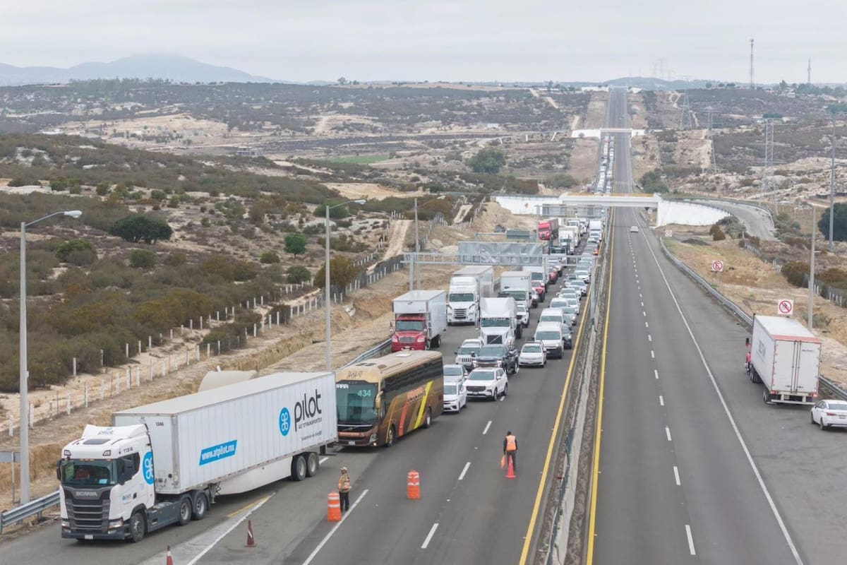 Robos e incendio de unidades, reportan transportistas en tramos de El Hongo-Tecate y Mexicali-SLRC
