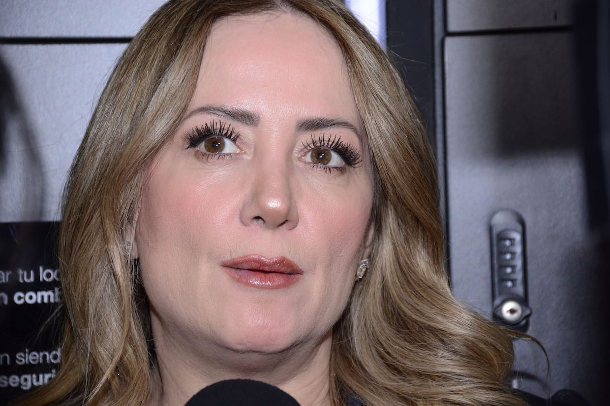 Andrea Legarreta comparte entre lágrimas cómo se encuentra Erik Rubín tras el deceso de su madre