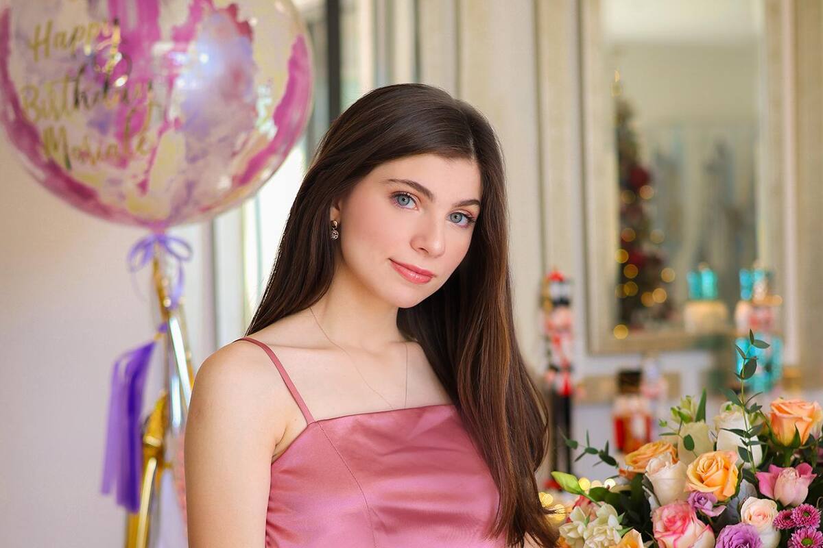 Mariale Lámbarri Mazón disfruta brunch por sus XV años
