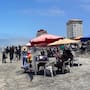 Más de 5 mil personas abarrotan las playas de Rosarito para escapar del calor este fin de semana