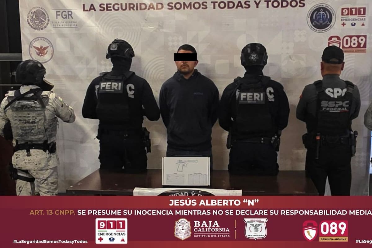 Arrestan a hombre con arma de fuego en la colonia Pedregal de Santa Julia
