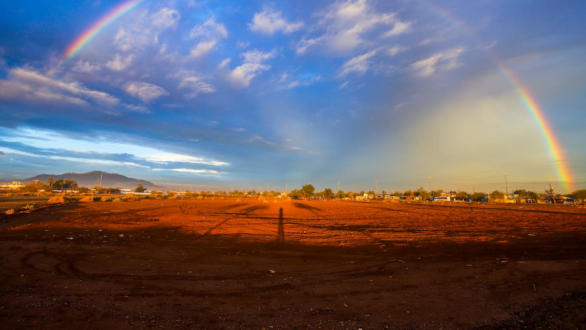 Que aparezca un arcoíris después de la lluvia parece confirmar la vieja creencia de que el mal clima se fue, pero la ciencia detrás de este fenómeno revela algo que sorprende incluso a quienes creen conocer bien el cielo