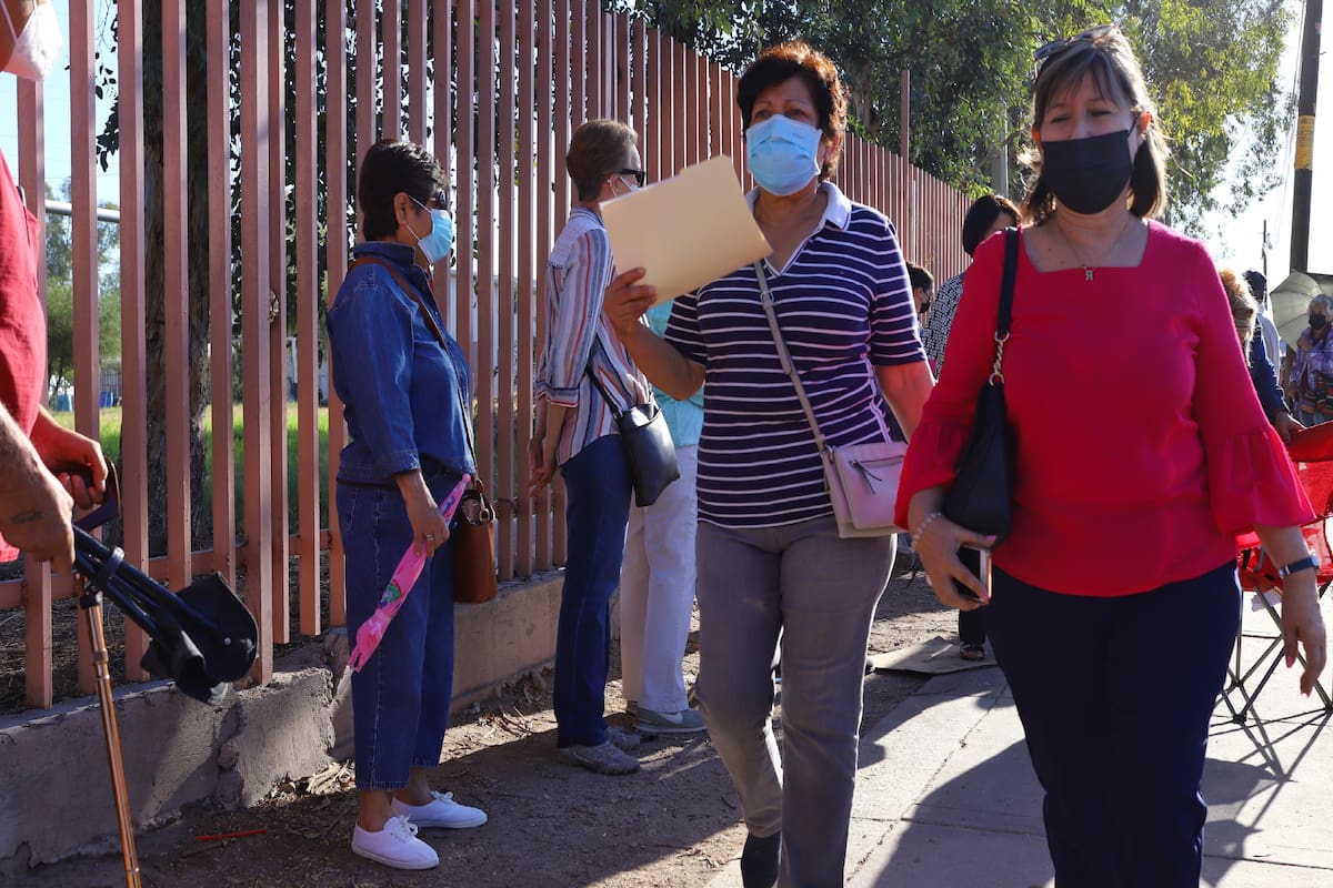 Entre calor y molestias, aplican segunda dosis “anticovid”