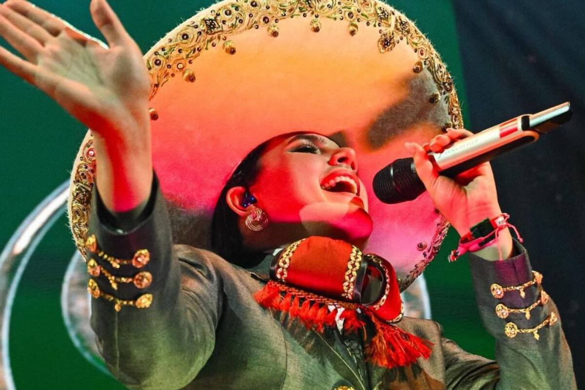 ¿Multarán a Camila Fernández por cambiar el himno nacional? Esto tendría que pagar