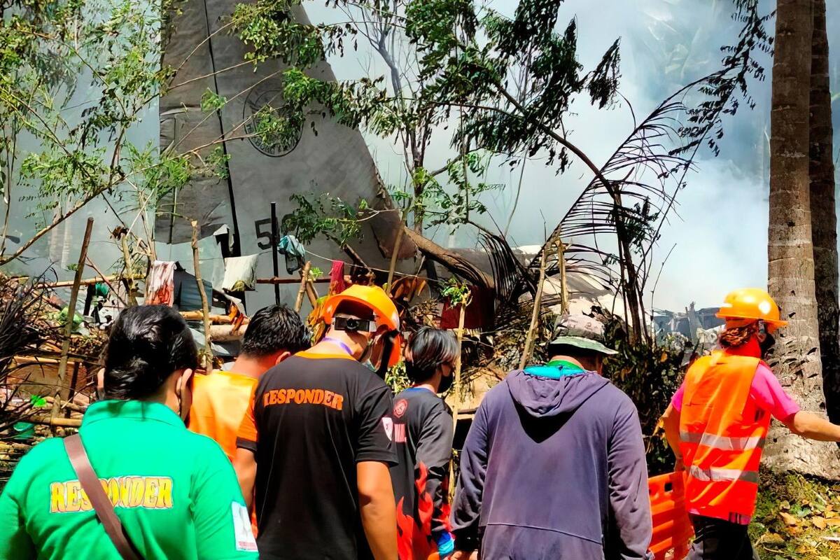 Reportan 45 muertos y 53 heridos tras accidente de avión militar filipino