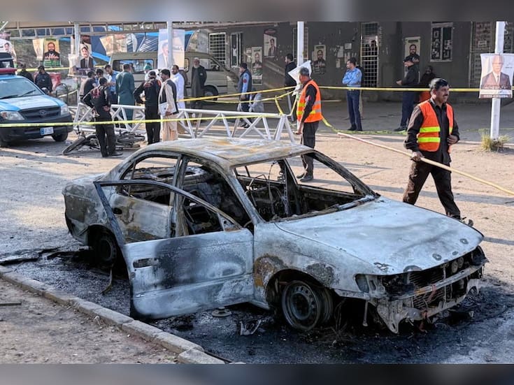 Atentado suicida en Pakistán deja 12 víctimas mortales; el gobierno señala a India y Afganistán