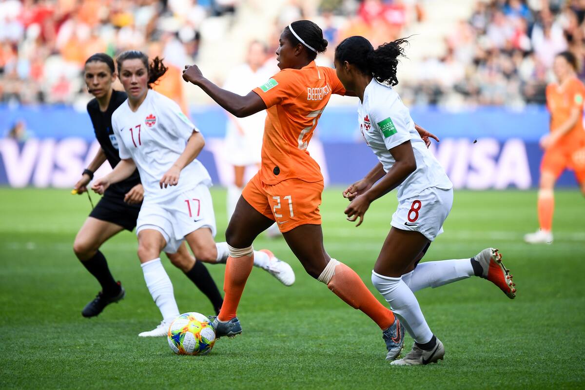Holanda gana 2-1 a Canadá y se queda con el liderato del grupo E