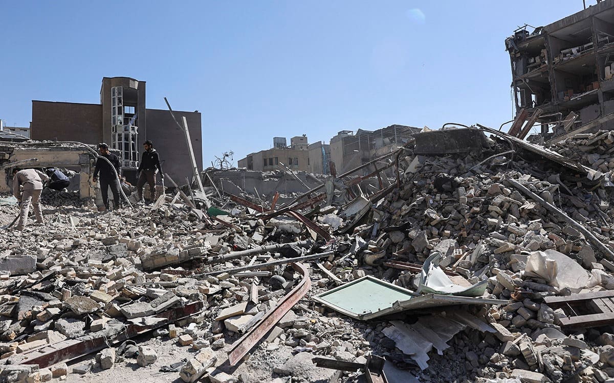 Iran regime blames US/Israel for Minab girls'
school hit - but footage proves it was a failed IRGC
rocket, and the school sits right in their own
military zone packed with IRGC bases.
(Red rectangle is the school Orange rectangle are
the military bases)