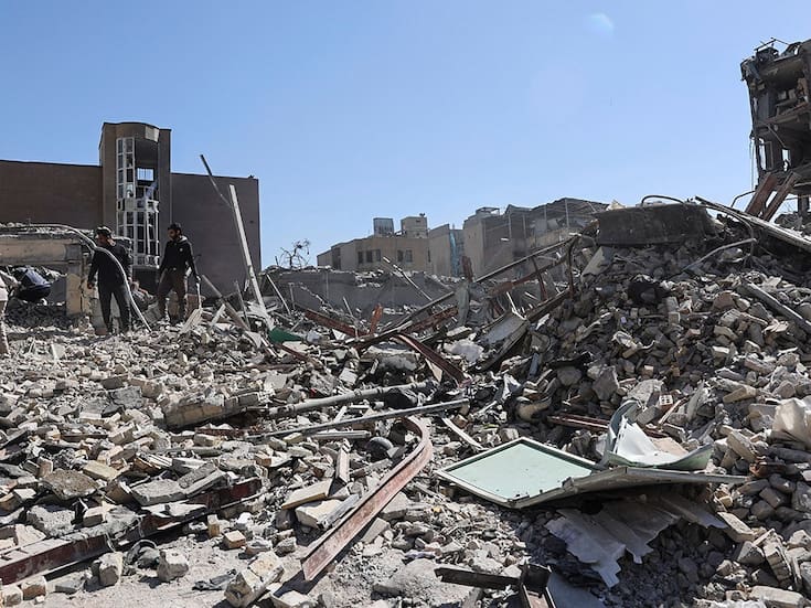 Israel bombardea el complejo del liderazgo iraní en Teherán; Estados Unidos destruye instalaciones del CGRI y afirma haber eliminado su flota en el Golfo de Omán