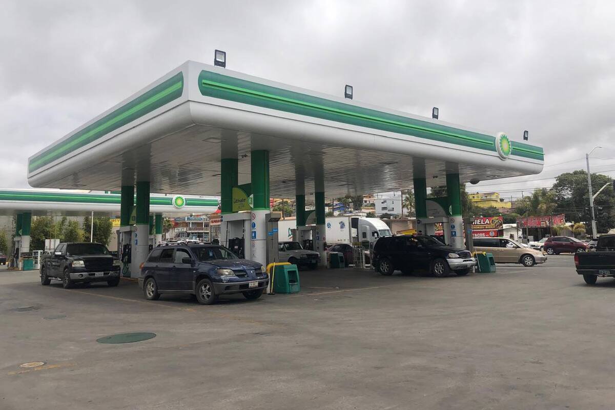 Vuelven a dar servicio estaciones de gasolina de Rosarito
