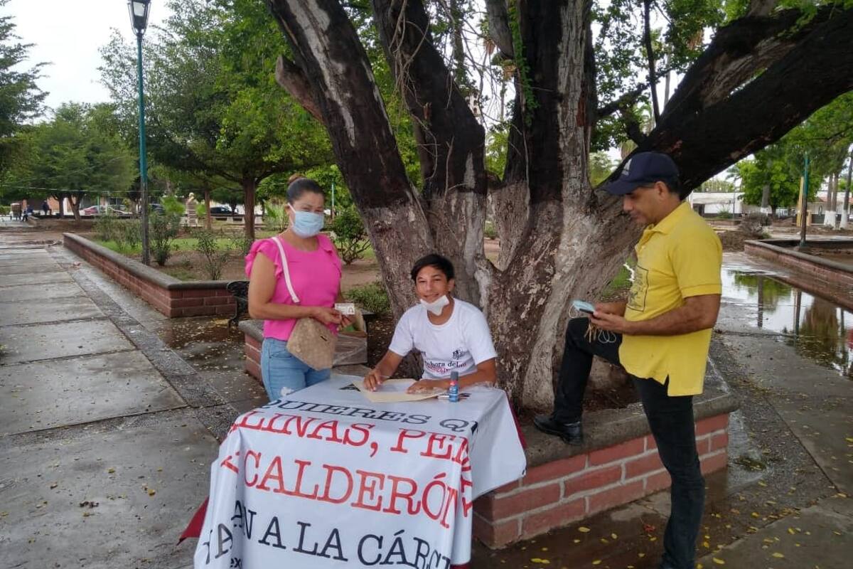 Juntan firmas en Huatabampo para juicio a ex presidentes